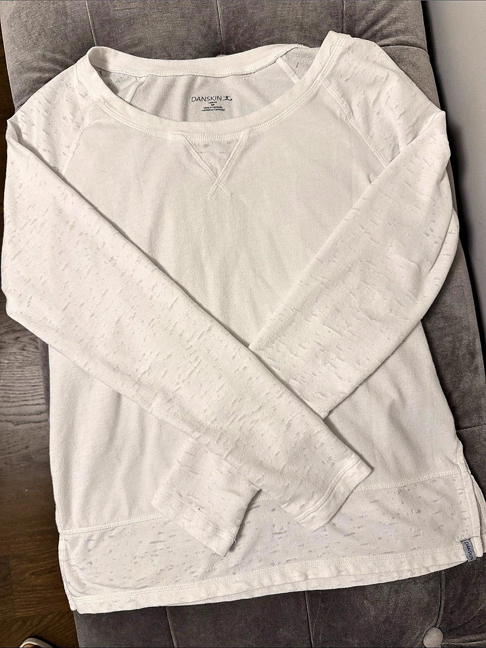 Danskin Long Sleeve Top in White Size Small